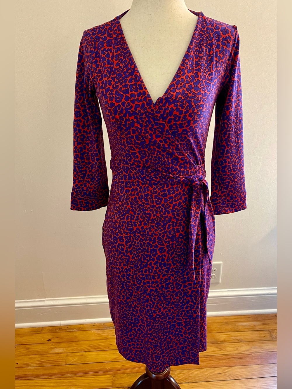 Diane von Furstenberg DVF Red Blue Animal Print Wrap Dress Size 4